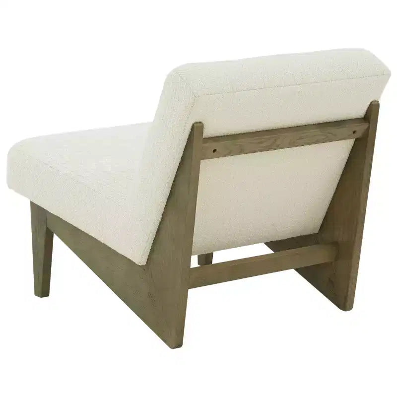 Poltrona scandinava con seduta imbottita e gambe in legno massello