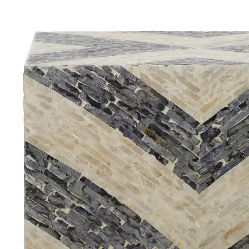 Sgabello d'accento quadrato imbottito con ripiano trapuntato e gambe in metallo color oro