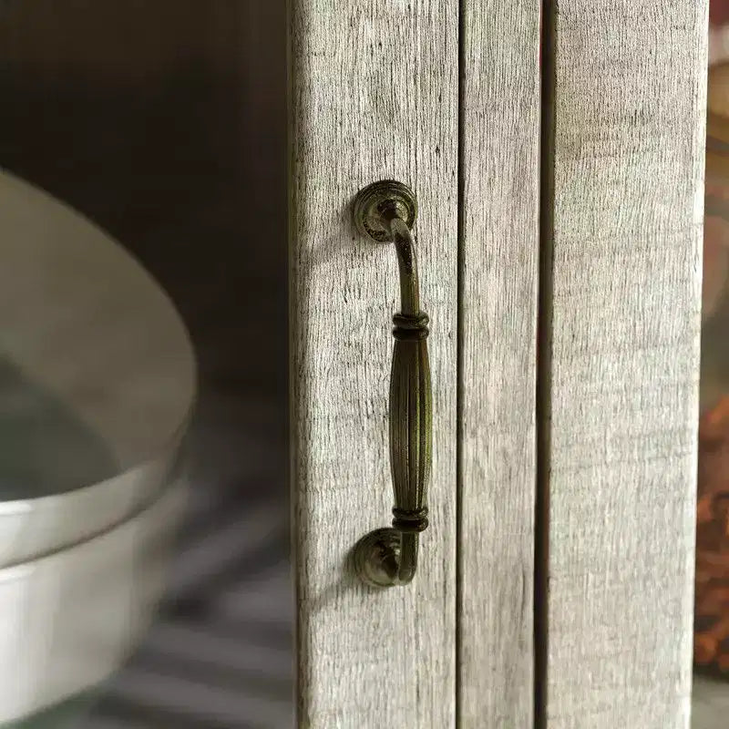 Credenza da Cucina Vintage con Ripiani Regolabili, 6 Cassetti, Anta in Vetro e Modulo Superiore Rustico