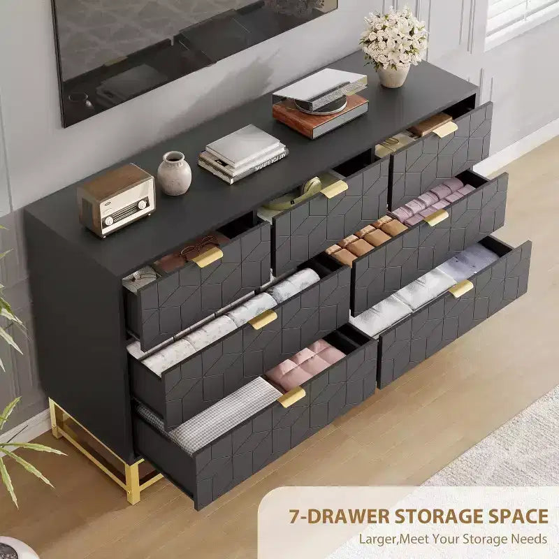 Cassettiera larga a 7 cassetti con maniglie dorate, mobile contenitore moderno in legno per camera da letto o soggiorno