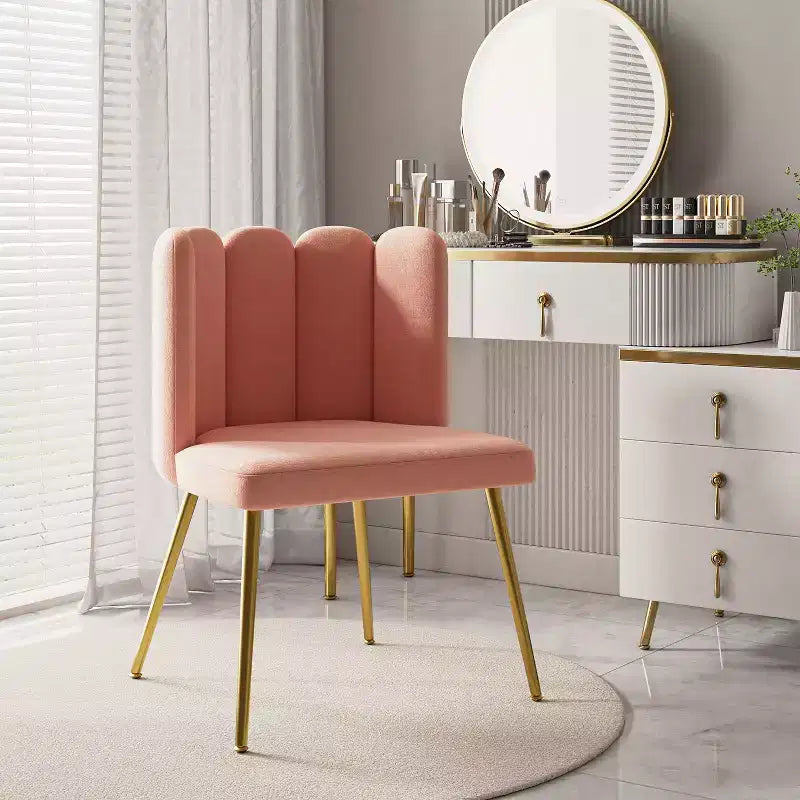 Sgabello da toeletta in velluto con gambe in metallo dorato per sala trucco, rosa